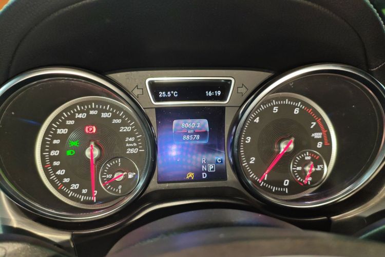 奔驰GLE轿跑 2018款 GLE 320 4MATIC 轿跑SUV中控内饰14