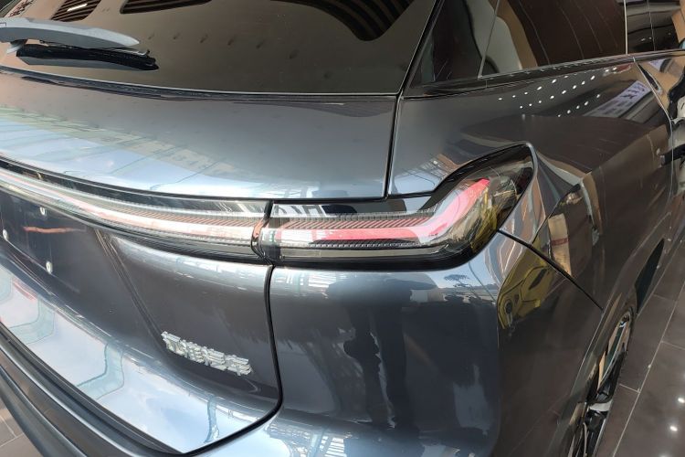 蔚来ES7 2022款 100kWh 首发版车身外观9