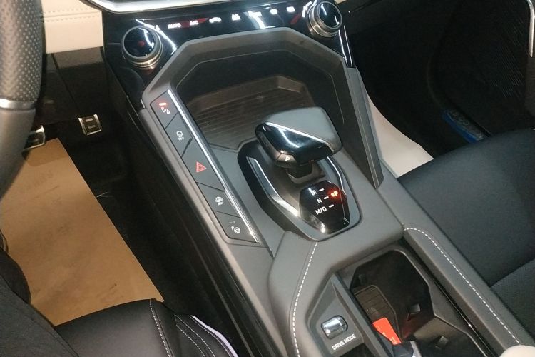 领克06 2021款 1.5T Shero粉色特别版中控内饰18