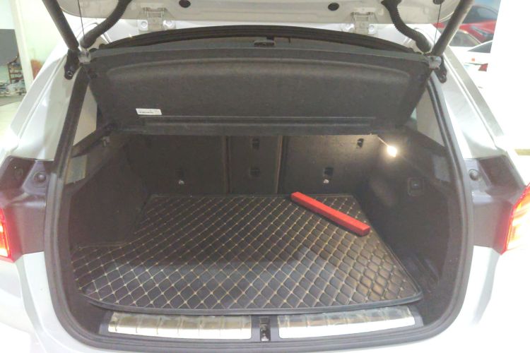 宝马X1 2018款 sDrive18Li 尊享型机舱底盘23