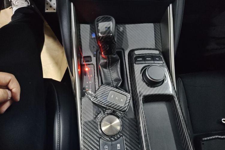 雷克萨斯IS 2017款 300 F SPORT版局部细节18