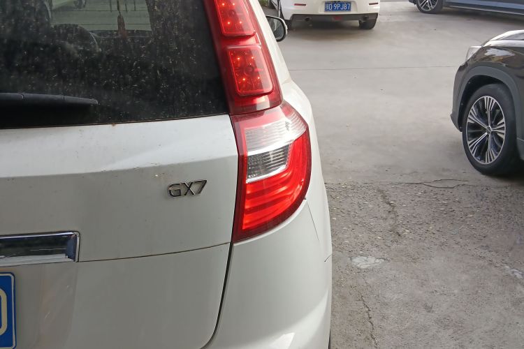 吉利汽车 吉利GX7 2015款 运动版 2.0L 自动尊享型车身外观9