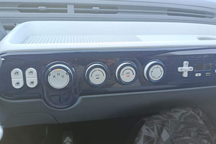 奔腾小马 2025款 222km 闪电马中控内饰16