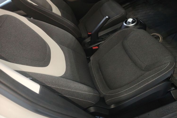 五菱汽车 五菱缤果 2023款 333km 快享款局部细节41