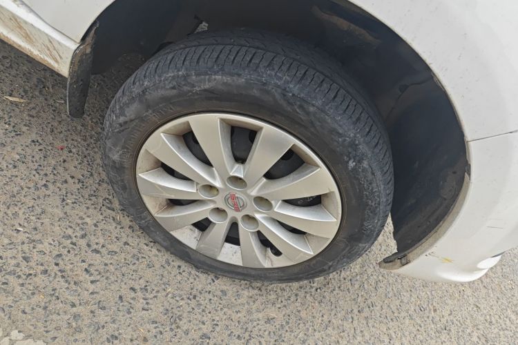 金杯 金海狮M经典 2023款 1.5L 工程狮客车 5/6/7座车身外观10