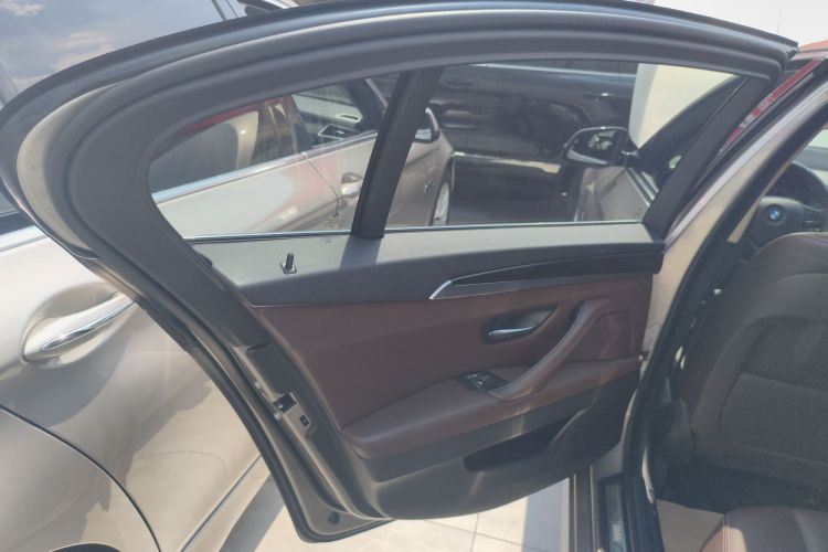 宝马5系 2017款 525Li 豪华设计套装中控内饰7008