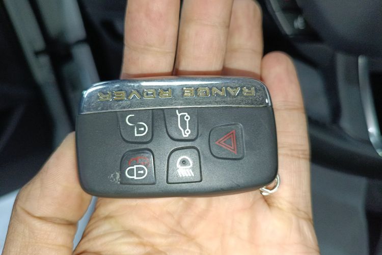 路虎 揽胜极光 2018款 200PS PURE 新尚版中控内饰7001