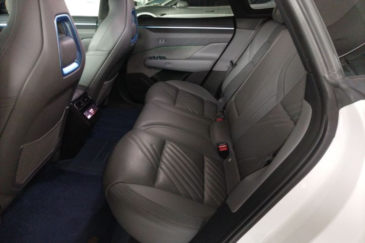 极氪001 2024款 YOU版 100kWh 四驱中控内饰21