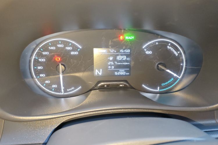 五菱汽车 五菱宏光新能源 2024款 纯电版 300KM 实用型中控内饰14