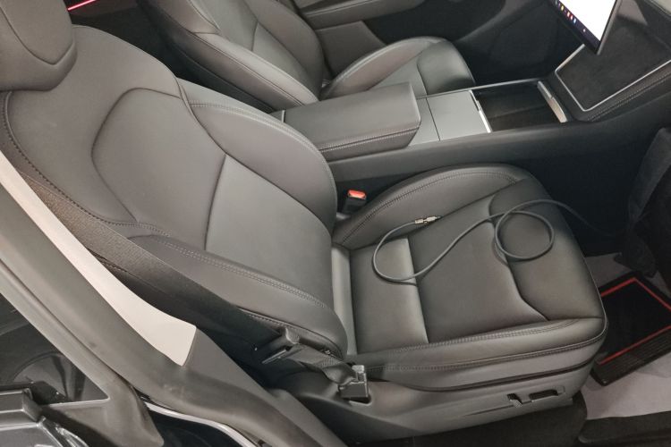 特斯拉 Model Y 2025款 长续航全轮驱动版局部细节41