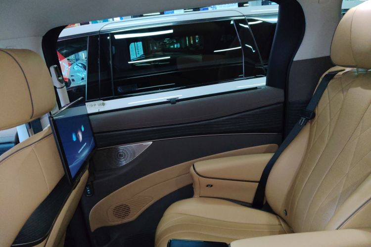 腾势D9 2022款 DM-i 970 四驱尊荣型中控内饰45