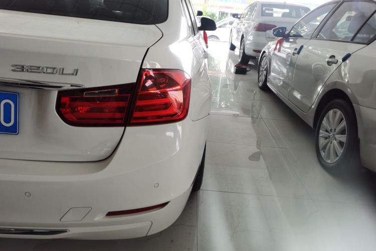 宝马3系 2014款 320Li 时尚型车身外观9