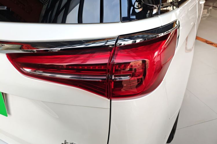 别克GL8 2022款 ES陆尊 653T 豪华型车身外观9