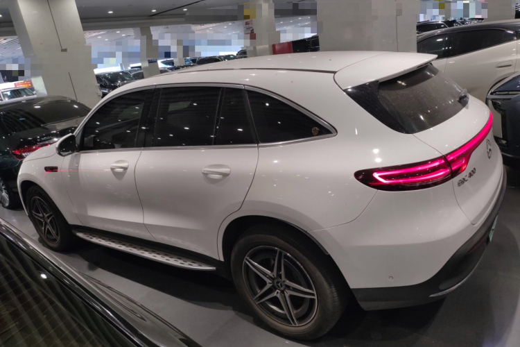 奔驰EQC 2022款 改款 EQC 400 4MATIC车身外观4