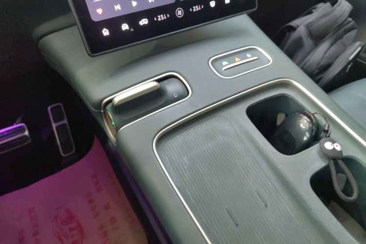 蔚来ES8 2023款 100kWh 签名版中控内饰18