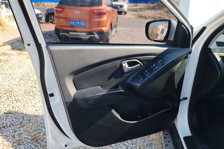 北京现代ix35 2015款 2.0L 自动两驱智能型 国IV中控内饰47