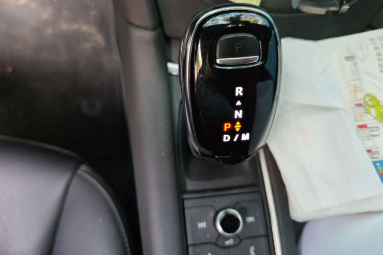 凯迪拉克XT6 2022款 2.0T 七座两驱豪华型中控内饰18