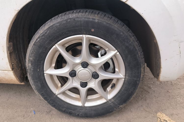 荣威 科莱威CLEVER 2022款 311km元气啵啵版车身外观10