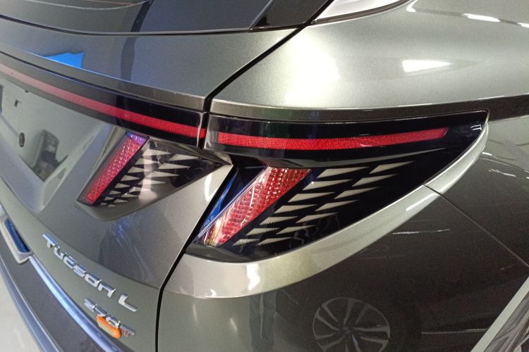 现代 2023款 途胜L 1.5T 自动两驱DLX豪华版车身外观9