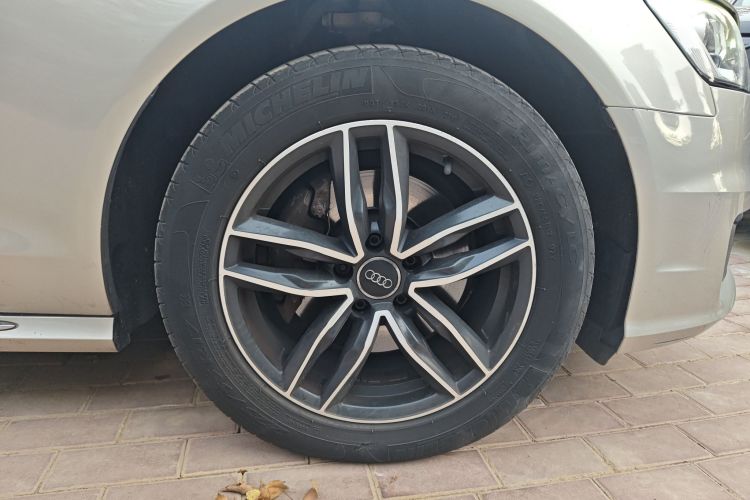 奥迪A6L 2016款 TFSI 技术型车身外观10