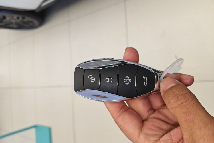 红旗天工08 2025款 605先锋版中控内饰7001