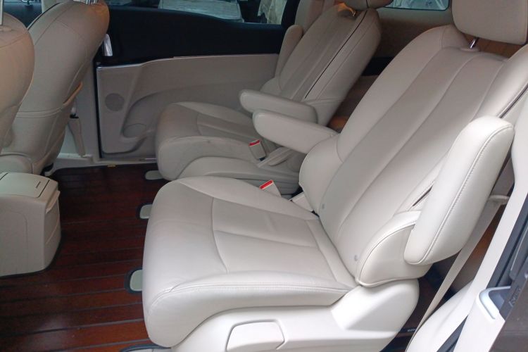 别克GL8 2020款 陆上公务舱 652T 尊贵型中控内饰21