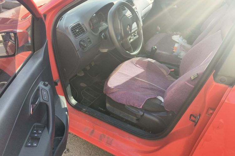 大众 Polo 2014款 1.4L 手动风尚版中控内饰20