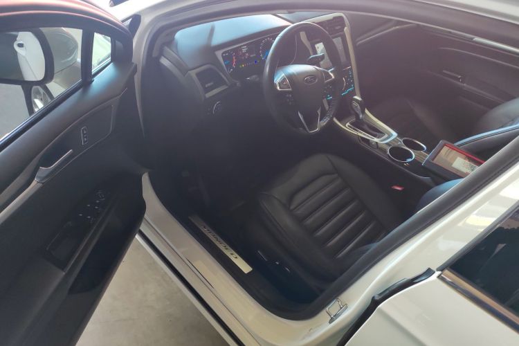 福特 蒙迪欧 2013款 1.5L GTDi180时尚型中控内饰20