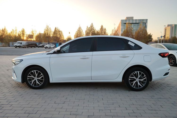 吉利汽车 帝豪 2023款 第4代冠军版 1.5L CVT豪华型车身外观4