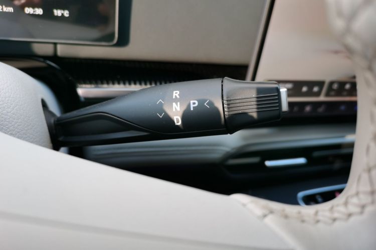 岚图汽车 岚图梦想家 2025款 PHEV 四驱旗舰鲲鹏版局部细节18