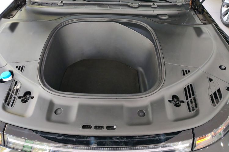 小鹏P7 2022款 625E机舱底盘24