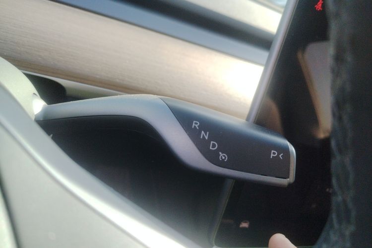 特斯拉 Model Y 2022款 改款 后轮驱动版中控内饰18