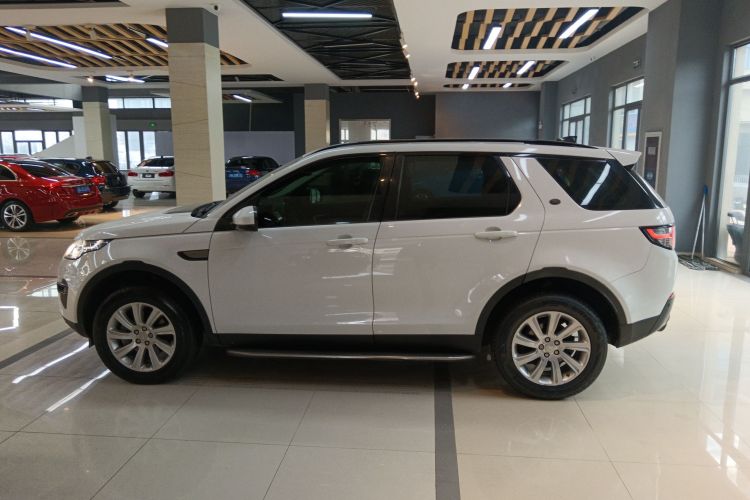 路虎 发现神行 2017款 2.0T SE车身外观4