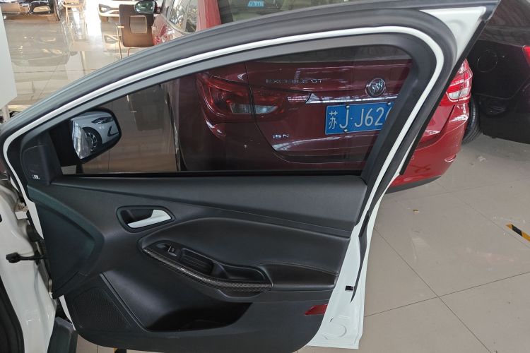 福特 福克斯 2018款 三厢经典 EcoBoost 180 自动精英型中控内饰42