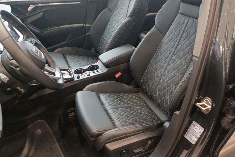 奥迪A3 2025款 A3L Limousine 35TFSI 飞驰尊享型中控内饰19