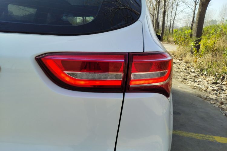 捷途X70 2020款 1.5T 手动智行版 7座车身外观9