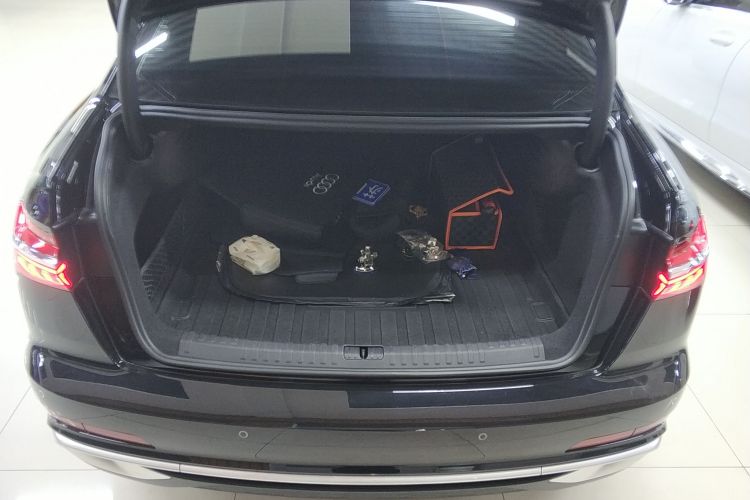 奥迪A6L 2023款 55 TFSI quattro 尊享动感型机舱底盘23