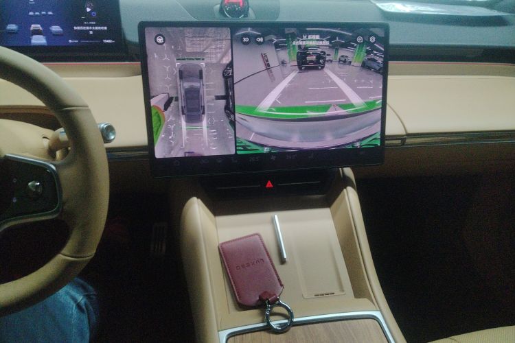 鸿蒙智行 智界R7 2024款 纯电 667km Pro中控内饰16