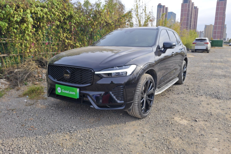 沃尔沃XC60新能源 2026款 插电式混动 长续航四驱智远极夜黑版车身外观1