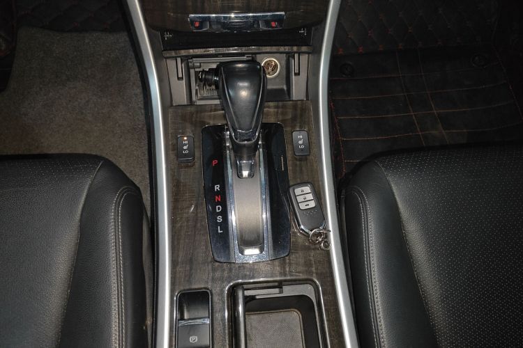 本田 雅阁 2014款 2.4L EXN 豪华导航版中控内饰18