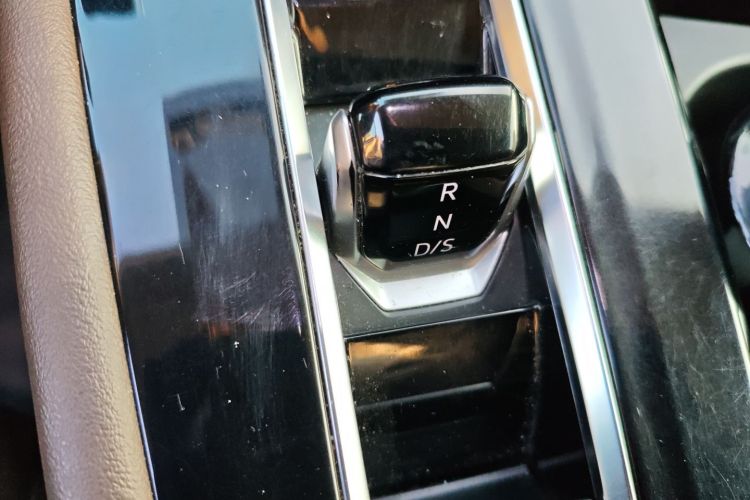 大众 威然 2022款 380TSI 尊贵版中控内饰18