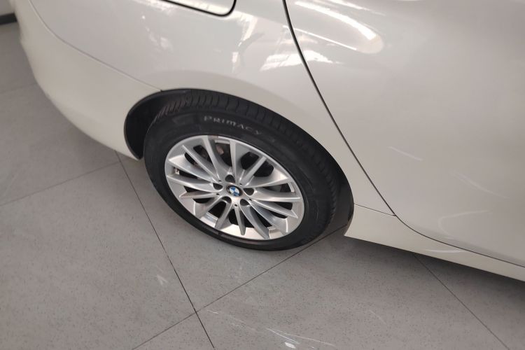 宝马2系多功能旅行车 2019款 220i 领先型车身外观6008