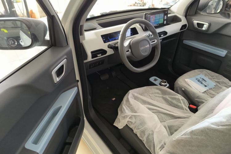 吉利银河 2024款 熊猫mini 200km 耐力熊中控内饰7003