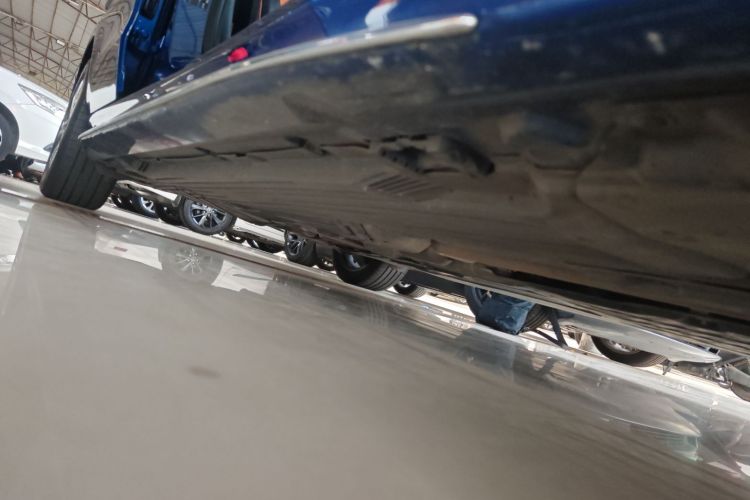 奔驰C级 2022款 改款 C 200 L 运动版局部细节9001