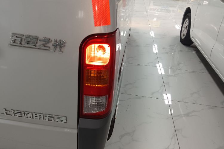 五菱汽车 五菱之光 2023款 1.5L 实用型封窗版 2座车身外观6006