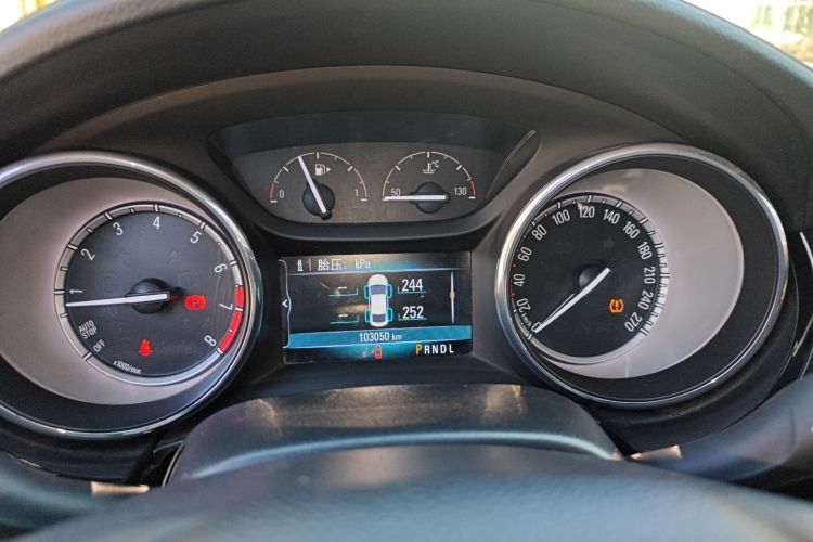 别克 威朗 2017款 三厢 20T 双离合领先型中控内饰14