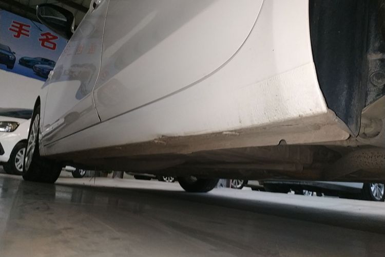 别克 阅朗 2019款 15T 双离合互联精英型 国V机舱底盘30