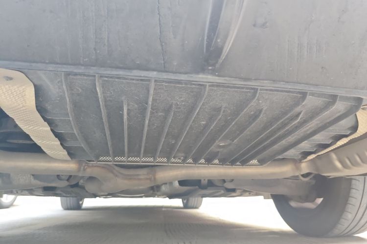 奔驰C级 2016款 C 200 运动版局部细节9009