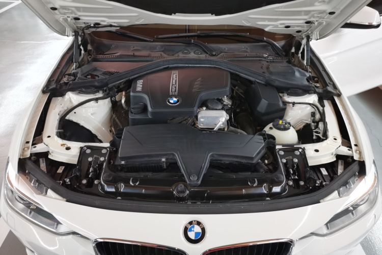 宝马3系 2014款 320i 时尚型局部细节24