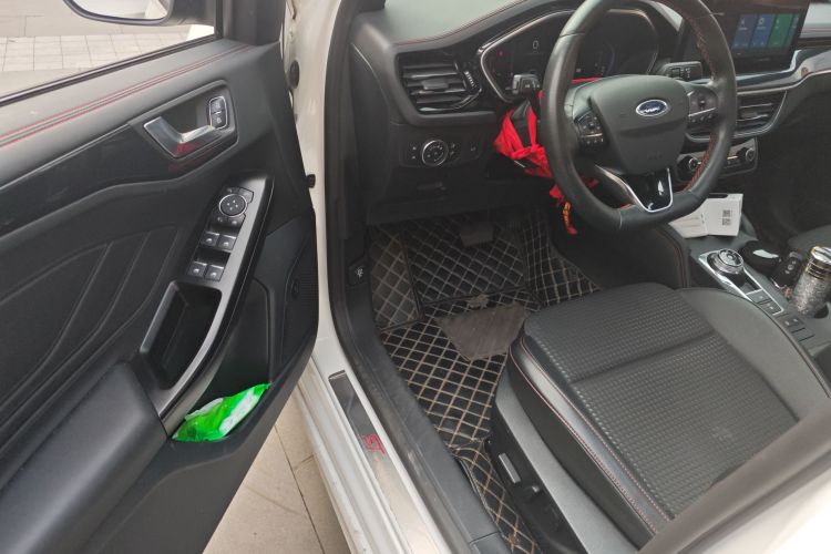 福特 福克斯 2021款 三厢 EcoBoost 180 自动ST Line中控内饰20